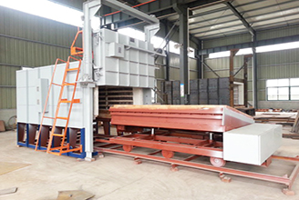 What are the structural characteristics of the trolley heat treatment furnace
