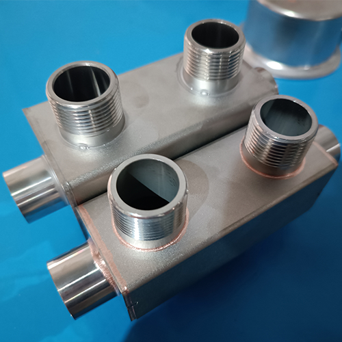 Why do stainless steel water distribution pipes undergo brazing heat treatment