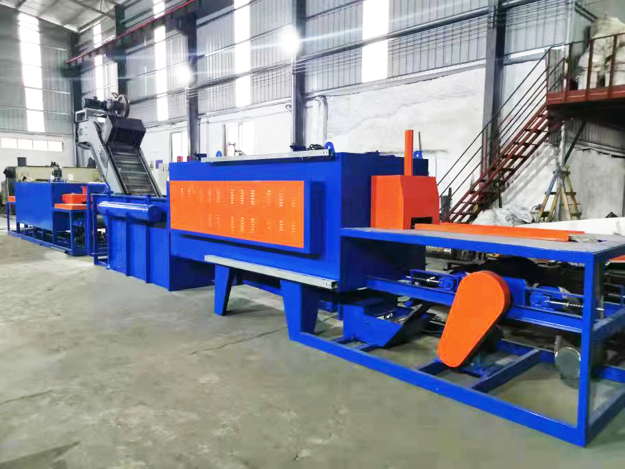 Why are mesh belt furnaces the preferred choice for large-scale heat treatment
