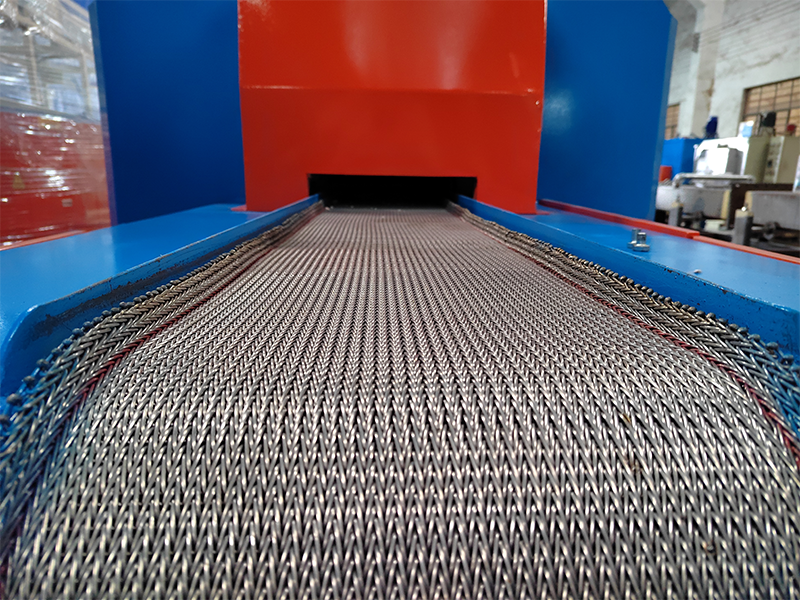 Can the mesh belt used in heat treatment furnaces be applied to casting machines