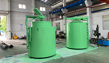 Pit type carburizing and tempering furnace